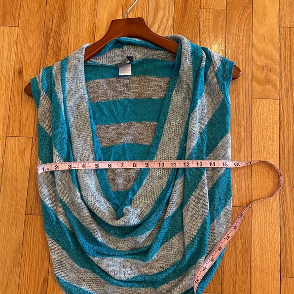 Women’s Teal And White Dots Top Small - Picture 6 of 6